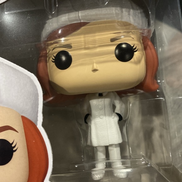 Funko Pop! Television | The Queen’s Gambit #1123: Beth Harmon (Final Game) - Picture 7 of 8